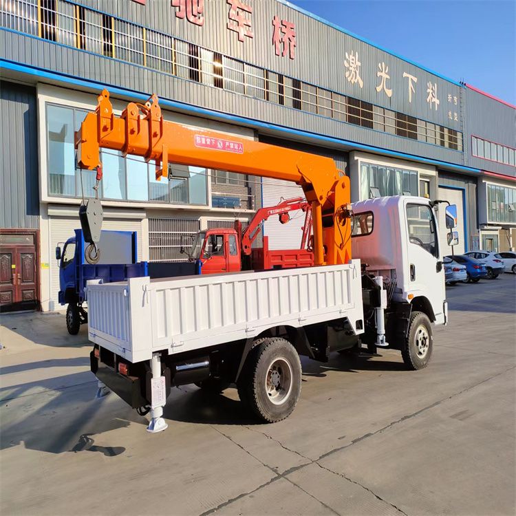 松山区三轮随车吊定制 农用改装机自备吊中瑞长期出售